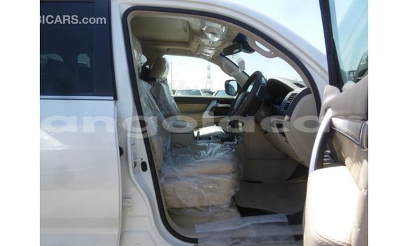 Acheter Import Voiture Toyota Land Cruiser Blanc à Import - Dubai, Province de Bengo Acheter Import Voiture Toyota Land Cruiser Blanc à Import - Dubai, Province de Bengo