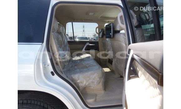 Acheter Import Voiture Toyota Land Cruiser Blanc à Import - Dubai, Province de Bengo Acheter Import Voiture Toyota Land Cruiser Blanc à Import - Dubai, Province de Bengo