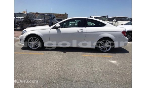 Comprar Importar Mercedes-Benz 190 Branco Carro em Import - Dubai em Bengo Province Comprar Importar Mercedes-Benz 190 Branco Carro em Import - Dubai em Bengo Province