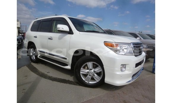 Acheter Import Voiture Toyota Land Cruiser Blanc à Import - Dubai, Province de Bengo Acheter Import Voiture Toyota Land Cruiser Blanc à Import - Dubai, Province de Bengo