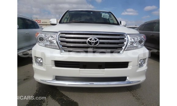 Acheter Import Voiture Toyota Land Cruiser Blanc à Import - Dubai, Province de Bengo Acheter Import Voiture Toyota Land Cruiser Blanc à Import - Dubai, Province de Bengo