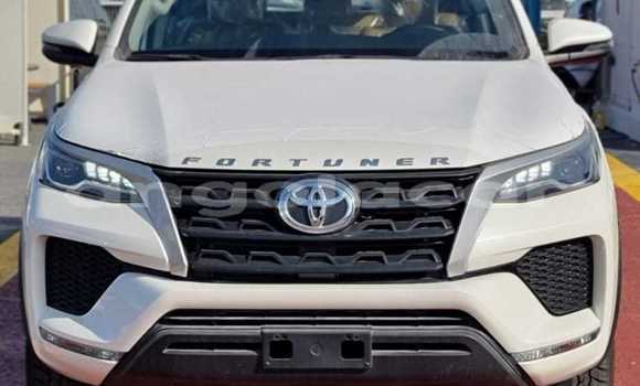 Buy Used Toyota Fortuner White Car in Luanda in Luanda Province Buy Used Toyota Fortuner White Car in Luanda in Luanda Province
