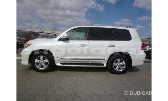 Acheter Import Voiture Toyota Land Cruiser Blanc à Import - Dubai, Province de Bengo Acheter Import Voiture Toyota Land Cruiser Blanc à Import - Dubai, Province de Bengo