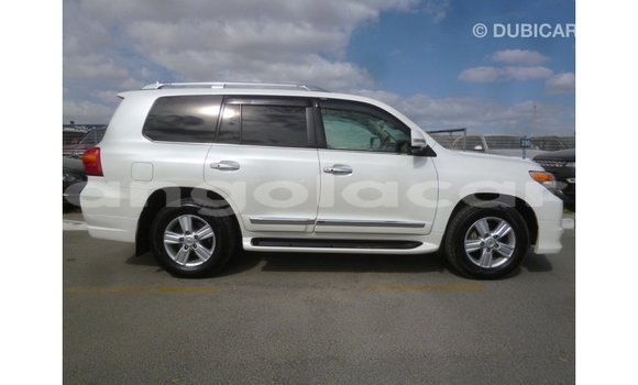 Acheter Import Voiture Toyota Land Cruiser Blanc à Import - Dubai, Province de Bengo Acheter Import Voiture Toyota Land Cruiser Blanc à Import - Dubai, Province de Bengo