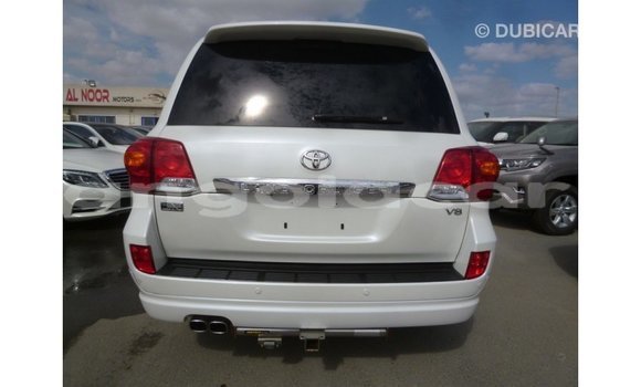 Acheter Import Voiture Toyota Land Cruiser Blanc à Import - Dubai, Province de Bengo Acheter Import Voiture Toyota Land Cruiser Blanc à Import - Dubai, Province de Bengo