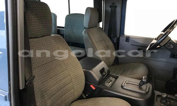 Acheter Occasion Voiture Land Rover Defender Blanc à Luanda, Province de Luanda Acheter Occasion Voiture Land Rover Defender Blanc à Luanda, Province de Luanda