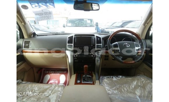 Acheter Import Voiture Toyota Land Cruiser Blanc à Import - Dubai, Province de Bengo Acheter Import Voiture Toyota Land Cruiser Blanc à Import - Dubai, Province de Bengo