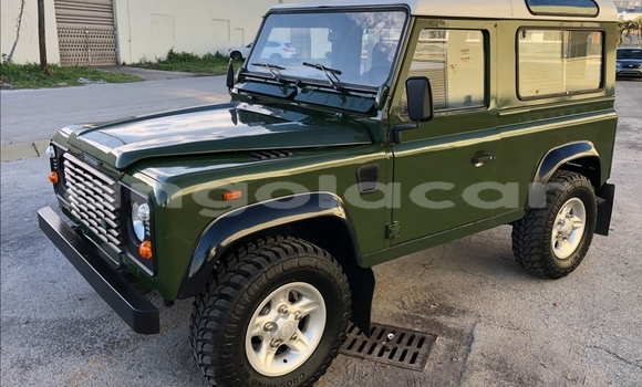 Buy Used Land Rover Defender Green Car in Luanda in Luanda Province Buy Used Land Rover Defender Green Car in Luanda in Luanda Province