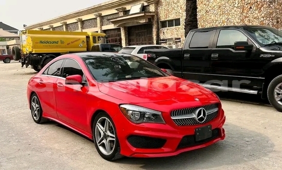 Comprar Usado Mercedes-Benz 250 Vermelho Carro em Luanda em Luanda Province