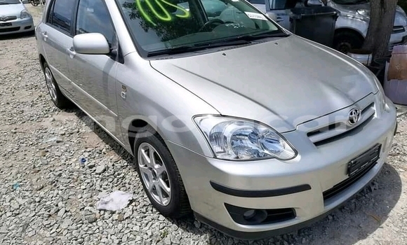 Comprar Usado Toyota Corolla Prata Carro em Luanda em Luanda Province