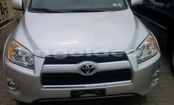 Acheter Occasion Voiture Toyota RAV4 Gris à Luanda, Province de Luanda Acheter Occasion Voiture Toyota RAV4 Gris à Luanda, Province de Luanda