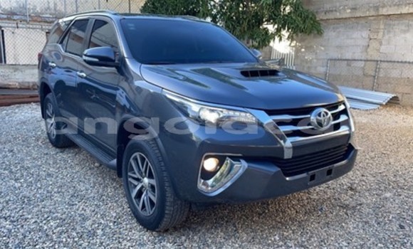 Buy Used Toyota Fortuner Black Car in Luanda in Luanda Province Buy Used Toyota Fortuner Black Car in Luanda in Luanda Province