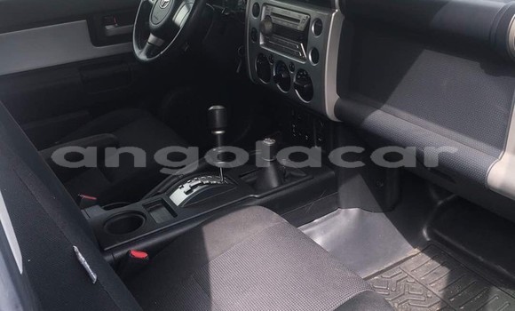 Buy Used Toyota FJ Cruiser Silver Car in Luanda in Luanda Province Buy Used Toyota FJ Cruiser Silver Car in Luanda in Luanda Province