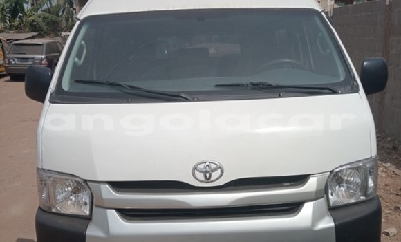 Buy Used Toyota Hiace White Car in Luanda in Luanda Province
