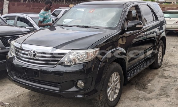 Acheter Occasion Voiture Toyota Fortuner Noir à Luanda, Province de Luanda Acheter Occasion Voiture Toyota Fortuner Noir à Luanda, Province de Luanda