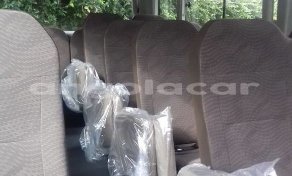 Acheter Occasion Voiture Toyota Coaster Blanc à Luanda, Province de Luanda Acheter Occasion Voiture Toyota Coaster Blanc à Luanda, Province de Luanda