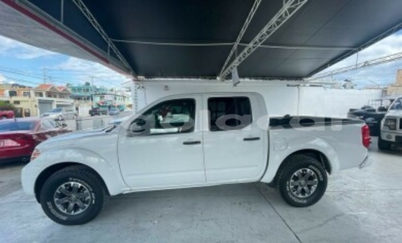 Buy Used Nissan Frontier White Car in Luanda in Luanda Province Buy Used Nissan Frontier White Car in Luanda in Luanda Province