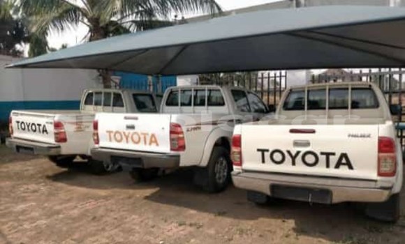 Comprar Usado Toyota Hilux Branco Carro em Luanda em Luanda Province