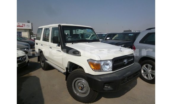 Comprar Importar Toyota Land Cruiser Branco Carro em Import - Dubai em Bengo Province Comprar Importar Toyota Land Cruiser Branco Carro em Import - Dubai em Bengo Province