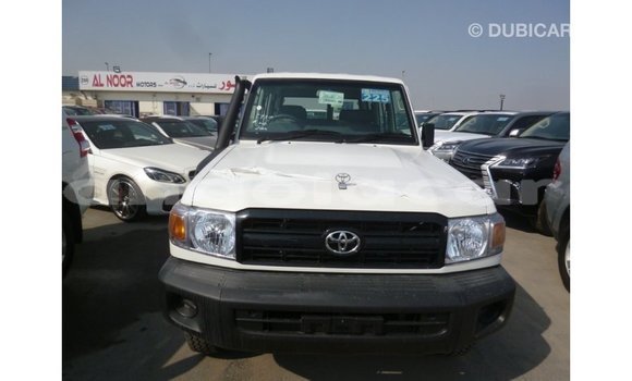 Comprar Importar Toyota Land Cruiser Branco Carro em Import - Dubai em Bengo Province Comprar Importar Toyota Land Cruiser Branco Carro em Import - Dubai em Bengo Province