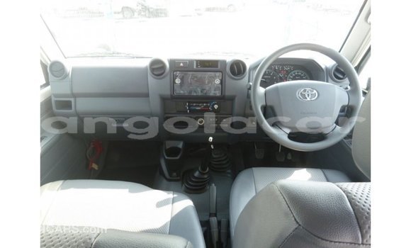 Comprar Importar Toyota Land Cruiser Branco Carro em Import - Dubai em Bengo Province Comprar Importar Toyota Land Cruiser Branco Carro em Import - Dubai em Bengo Province
