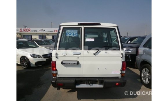 Comprar Importar Toyota Land Cruiser Branco Carro em Import - Dubai em Bengo Province Comprar Importar Toyota Land Cruiser Branco Carro em Import - Dubai em Bengo Province