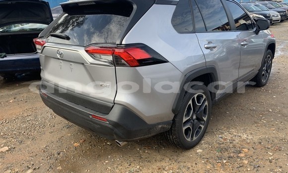 Comprar Usado Toyota RAV4 Prata Carro em Luanda em Luanda Province