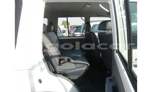 Comprar Importar Toyota Land Cruiser Branco Carro em Import - Dubai em Bengo Province Comprar Importar Toyota Land Cruiser Branco Carro em Import - Dubai em Bengo Province