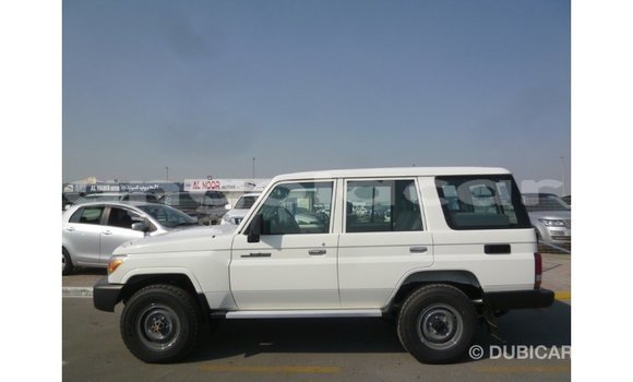 Comprar Importar Toyota Land Cruiser Branco Carro em Import - Dubai em Bengo Province Comprar Importar Toyota Land Cruiser Branco Carro em Import - Dubai em Bengo Province
