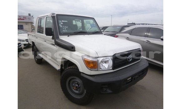 Comprar Importar Toyota Land Cruiser Branco Carro em Import - Dubai em Bengo Province Comprar Importar Toyota Land Cruiser Branco Carro em Import - Dubai em Bengo Province