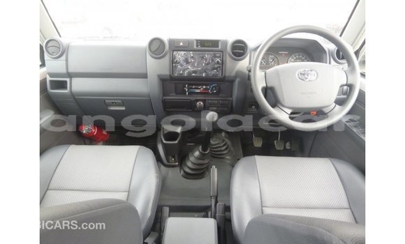 Comprar Importar Toyota Land Cruiser Branco Carro em Import - Dubai em Bengo Province Comprar Importar Toyota Land Cruiser Branco Carro em Import - Dubai em Bengo Province