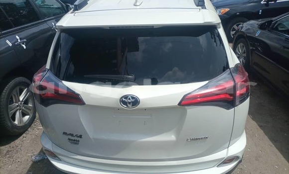 Comprar Usado Toyota RAV4 Branco Carro em Luanda em Luanda Province Comprar Usado Toyota RAV4 Branco Carro em Luanda em Luanda Province
