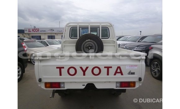 Comprar Importar Toyota Land Cruiser Branco Carro em Import - Dubai em Bengo Province Comprar Importar Toyota Land Cruiser Branco Carro em Import - Dubai em Bengo Province