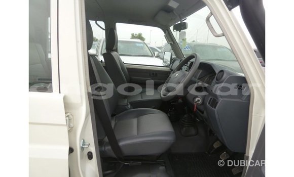 Comprar Importar Toyota Land Cruiser Branco Carro em Import - Dubai em Bengo Province Comprar Importar Toyota Land Cruiser Branco Carro em Import - Dubai em Bengo Province