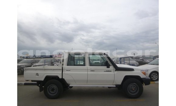 Comprar Importar Toyota Land Cruiser Branco Carro em Import - Dubai em Bengo Province Comprar Importar Toyota Land Cruiser Branco Carro em Import - Dubai em Bengo Province