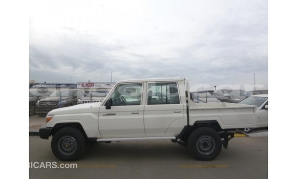 Comprar Importar Toyota Land Cruiser Branco Carro em Import - Dubai em Bengo Province Comprar Importar Toyota Land Cruiser Branco Carro em Import - Dubai em Bengo Province