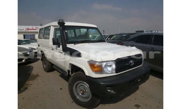 Acheter Import Voiture Toyota Land Cruiser Blanc à Import - Dubai, Province de Bengo Acheter Import Voiture Toyota Land Cruiser Blanc à Import - Dubai, Province de Bengo