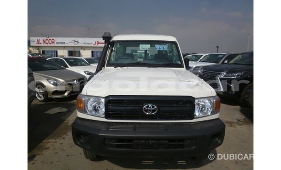 Acheter Import Voiture Toyota Land Cruiser Blanc à Import - Dubai, Province de Bengo Acheter Import Voiture Toyota Land Cruiser Blanc à Import - Dubai, Province de Bengo