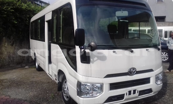 Acheter Occasion Voiture Toyota Coaster Blanc à Luanda, Province de Luanda Acheter Occasion Voiture Toyota Coaster Blanc à Luanda, Province de Luanda