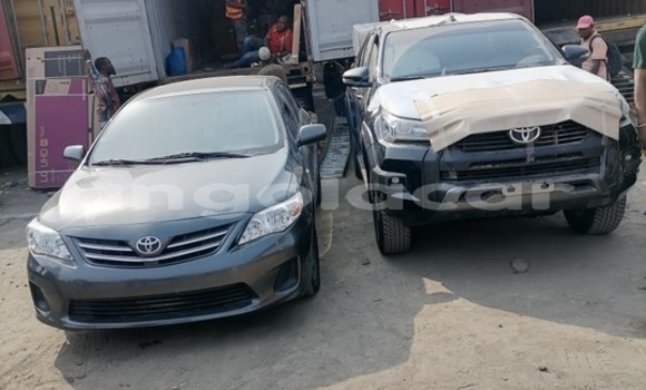 Comprar Usado Toyota Hilux Preto Carro em Lobito em Benguela