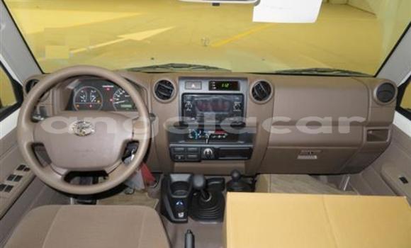 Acheter Occasion Voiture Toyota Land Cruiser Gris à Luanda, Province de Luanda Acheter Occasion Voiture Toyota Land Cruiser Gris à Luanda, Province de Luanda