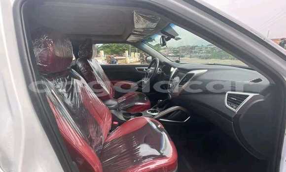 Comprar Usado Hyundai Veloster Branco Carro em Luena em Moxico Comprar Usado Hyundai Veloster Branco Carro em Luena em Moxico