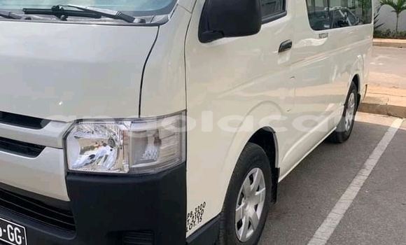 Comprar Usado Toyota Hiace Branco Carro em Lobito em Benguela Comprar Usado Toyota Hiace Branco Carro em Lobito em Benguela