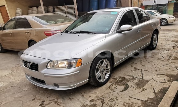 Comprar Usado Volvo S60 Outro Carro em Luanda em Luanda Province