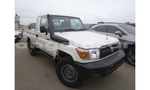 Acheter Import Voiture Toyota Land Cruiser Blanc à Import - Dubai, Province de Bengo Acheter Import Voiture Toyota Land Cruiser Blanc à Import - Dubai, Province de Bengo