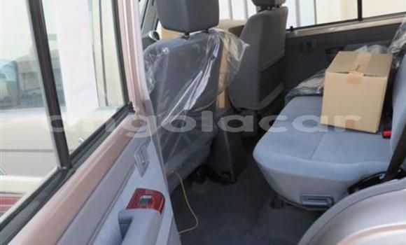 Buy Used Toyota Land Cruiser Silver Car in Luanda in Luanda Province