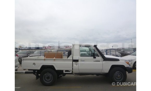 Acheter Import Voiture Toyota Land Cruiser Blanc à Import - Dubai, Province de Bengo Acheter Import Voiture Toyota Land Cruiser Blanc à Import - Dubai, Province de Bengo