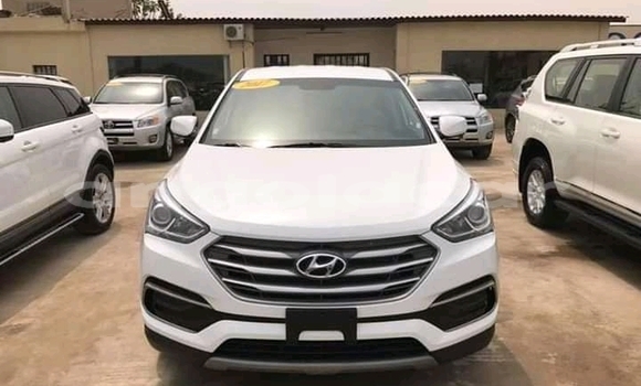 Comprar Usado Hyundai Santa Fe Branco Carro em Luanda em Luanda Province