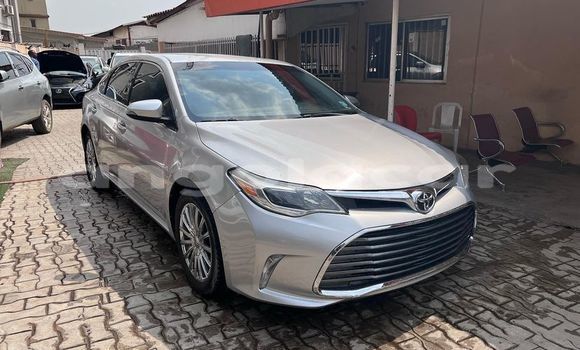 Buy Used Toyota Avalon White Car in Luena in Moxico