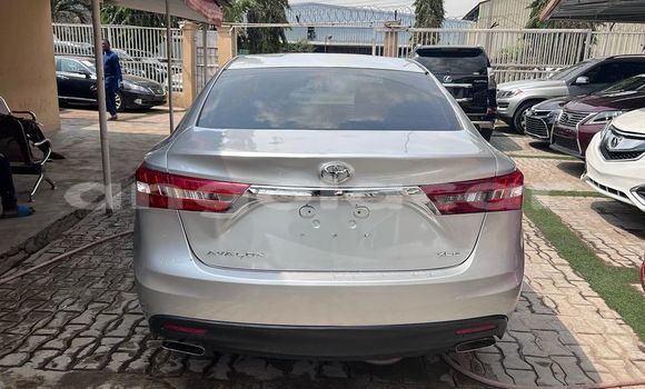 Comprar Usado Toyota Avalon Branco Carro em Luena em Moxico Comprar Usado Toyota Avalon Branco Carro em Luena em Moxico
